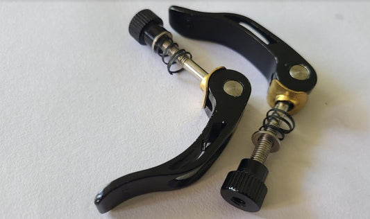 Ensemble de leviers à dégagement rapide pour potence